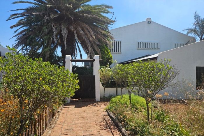 Holgatfontein Farm For Sale: Includes pool, workshop, animal pens, and expansive views.