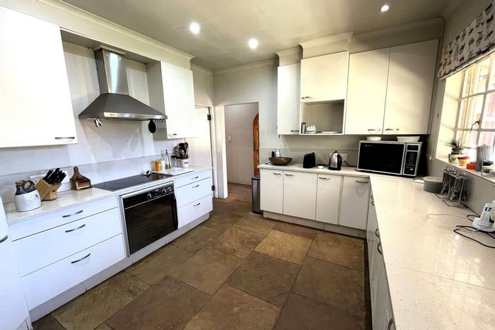 Spacious 5-bedroom house with pool, gardens, and ample storage in Henley On Klip. For Sale.