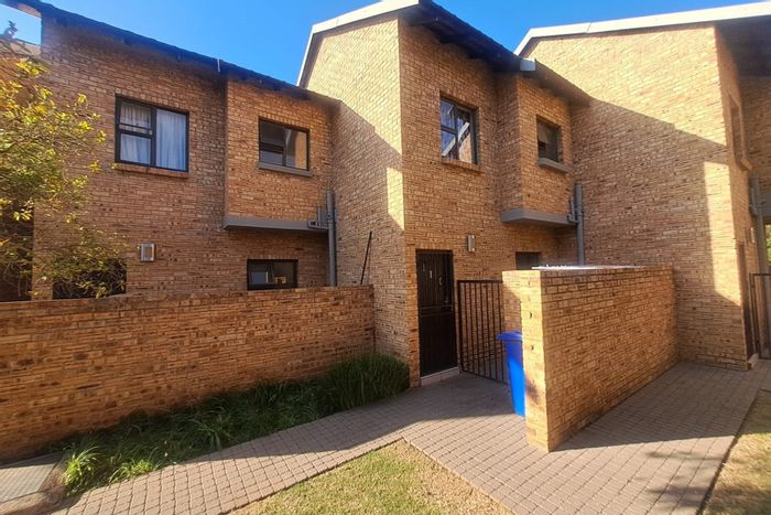 For Sale: 2-Bedroom Apartment in Rooihuiskraal North with Pre-Paid Electricity & Fibre.