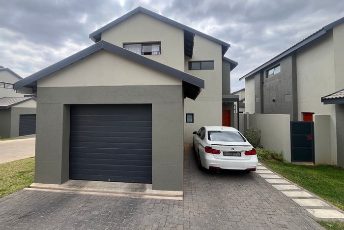 For Sale: House in Nelspruit Ext 37 with 3 bedrooms, garden, and solar geyser.
