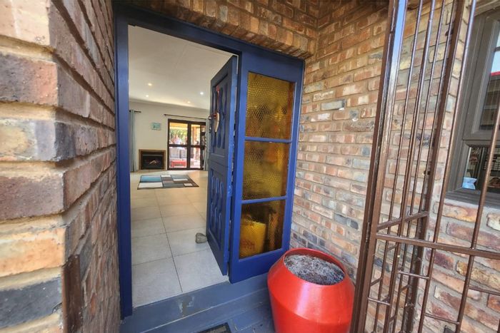 Royldene House For Sale: 4 beds, pool, garden, solar, and security features.