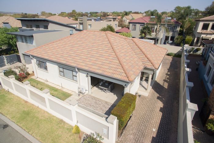 For Sale: House in Greenstone Hill with 4 beds, patio, secure garden, inverter.