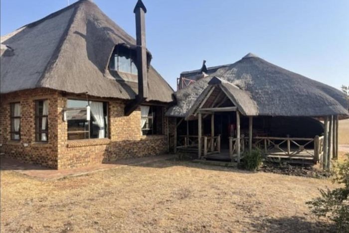 For Sale: House in Oranjeville Central with Vaal Dam access and timber finishes.