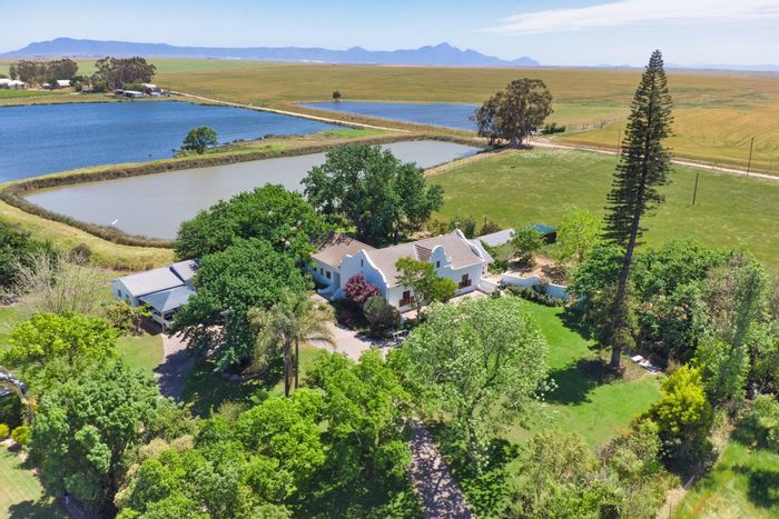 Historic farmhouse in Porterville Central for sale, ideal for events and farming.