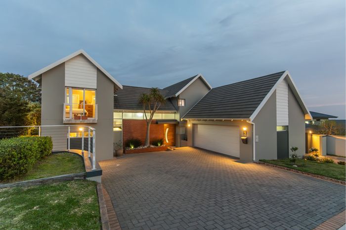 House for Sale in Lovemore Heights: Spacious living, indoor braai, sea views.