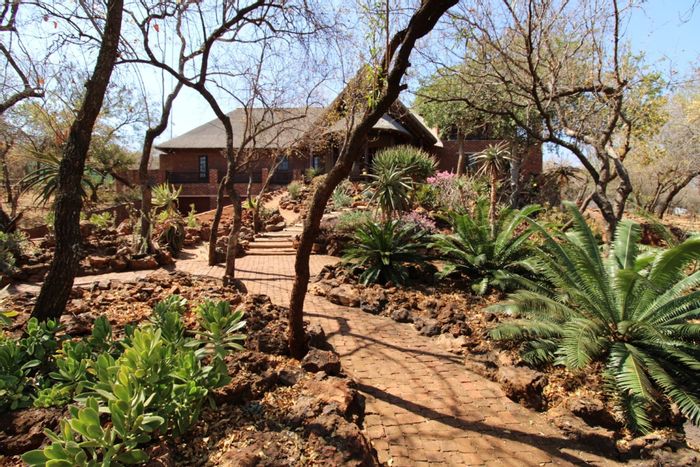 House for Sale in Bela Bela Rural: 3 beds, en-suites, patio, boma, study.