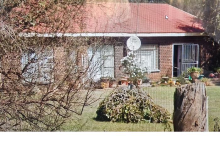 Retail property for sale in Eloff AH with versatile space and outdoor areas.