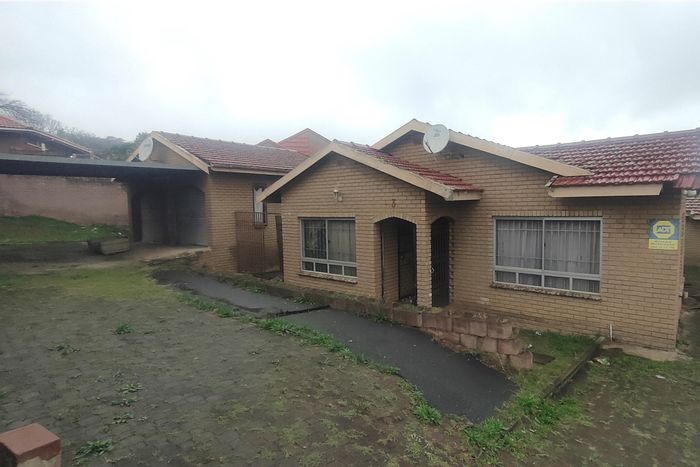 For Sale: House in Avoca with flatlet, spacious yard, and rental income potential.