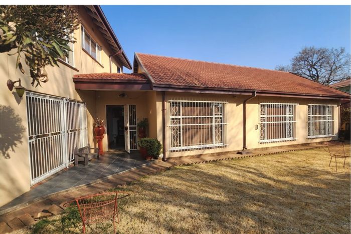 For Sale: Spacious 5-bedroom house with pool, granny flat, and study in Brakpan Central.