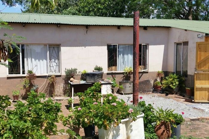 Farm For Sale in Cullinan Rural: 3 Homes, Livestock Facilities, Boreholes.