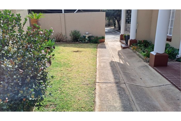 For Sale: Apartment in Parys Central with river access, frail care, and secure living.