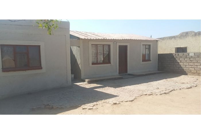 Spacious Seshego house for sale, 450 sqm stand, close to amenities.