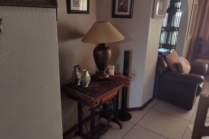 For Sale: 3-bedroom townhouse in Arcon Park with pool and garage.