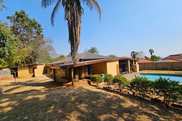 Barberton Central House For Sale: 3 Bedrooms, Pool, Bachelors Flat, Double Garage.