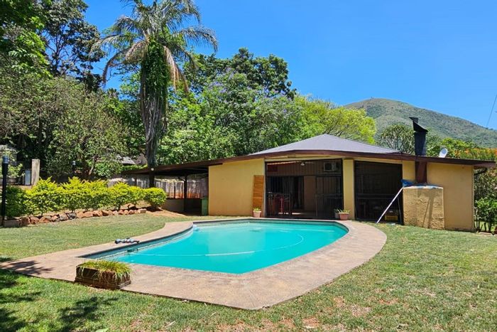 Barberton Central House For Sale: 3 Bedrooms, Pool, Bachelors Flat, Double Garage.