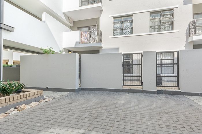 Rivonia Apartment To Rent: Spacious layout, secure living, prime location near amenities.