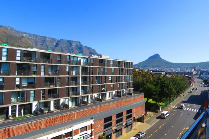 Woodstock Apartment For Sale: 2 beds, gym, pool, balcony with Table Mountain views.