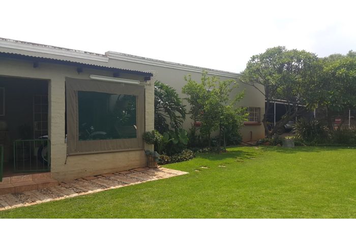 For Sale: Versatile 21.4-hectare farm in Waagfontein with three houses, income-generating tower.