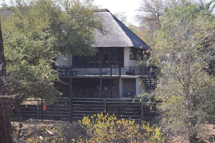 For Sale: House in Blyde Wildlife Estate with pool, bar, and stunning views.