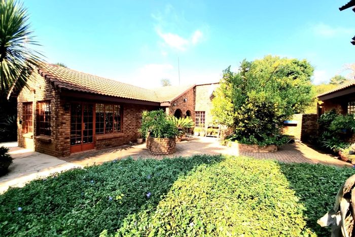 Ystervarkfontein Farm For Sale: Two houses, piggery, abattoir, ample water supply.