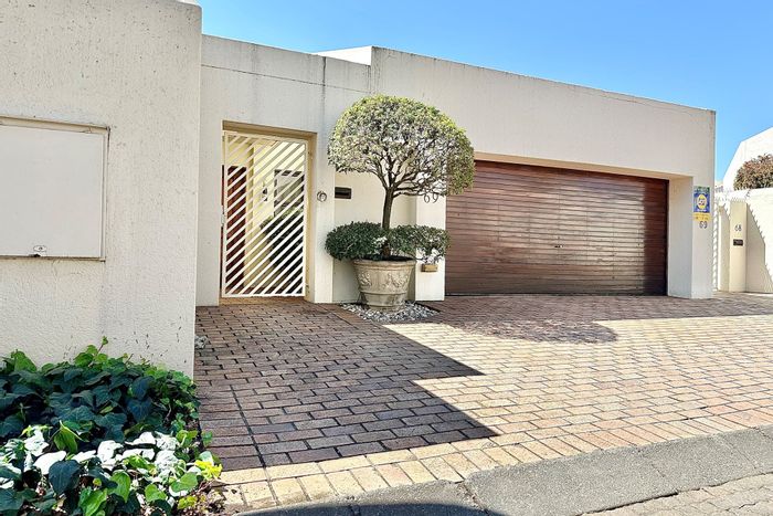 House For Sale in Inanda: 3 bedrooms, garden, double garage, solar power.