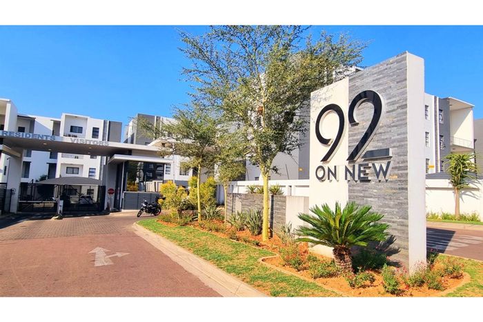 Carlswald Apartment To Rent: 2 bedrooms, balcony, lifestyle centre, 24-hour security.