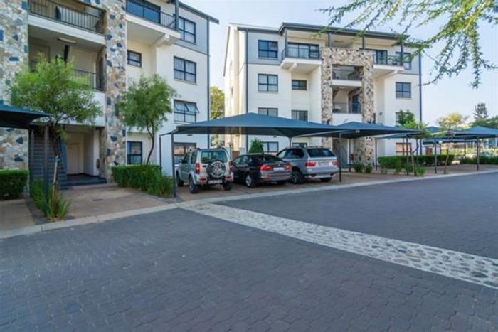 Kyalami Apartment To Rent: 3 Bed, 2 Bath, private garden, pet-friendly, gym access.