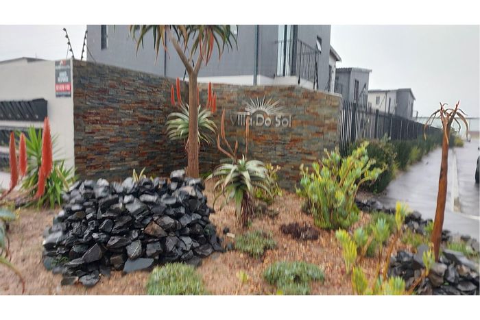 For Sale: 2-Bedroom Apartment in Parklands North with security, parking, and storage.