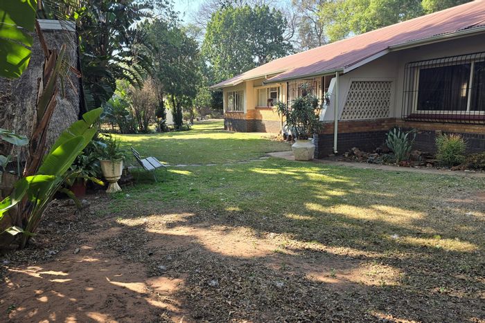 Spacious Pretoria North house with large garden, double carport, and flatlet. For Sale.