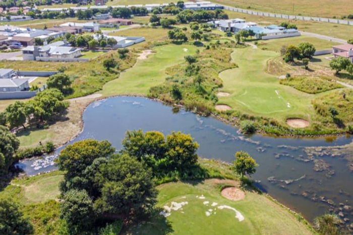 House for Sale in Vaal Marina Central: 24-hour security, golf course, private harbour.