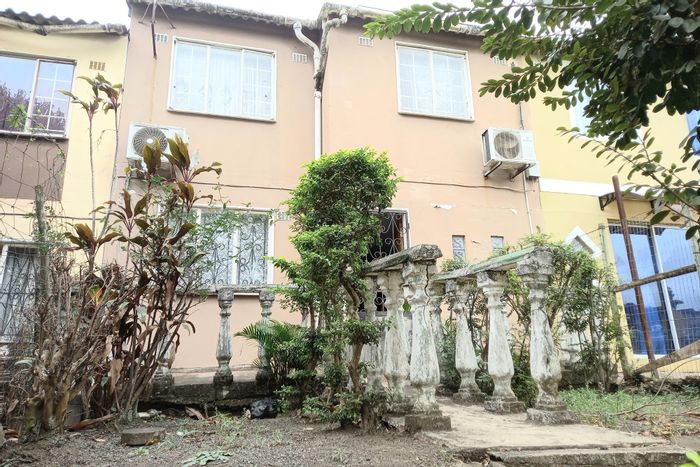 For Sale: Townhouse in Rydalvale with 3 bedrooms, air conditioning, and secure parking.