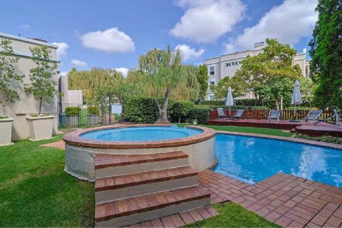 Garden apartment in Sandown to rent, featuring pool, garage, and 24-hour security.