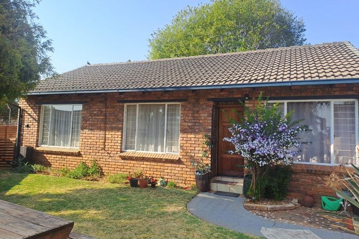 Rooihuiskraal North Townhouse For Sale: 2 Beds, garden, pet-friendly, secure complex.