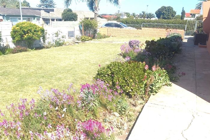 4-Bedroom House in Saldanha Central For Sale with ample parking and security features.