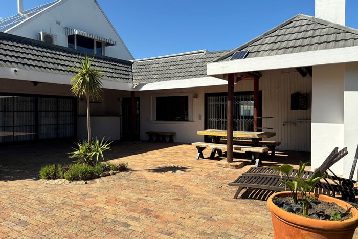 House To Rent in Helderberg Estate: 3 bedrooms, outdoor braai, pet-friendly, parking.