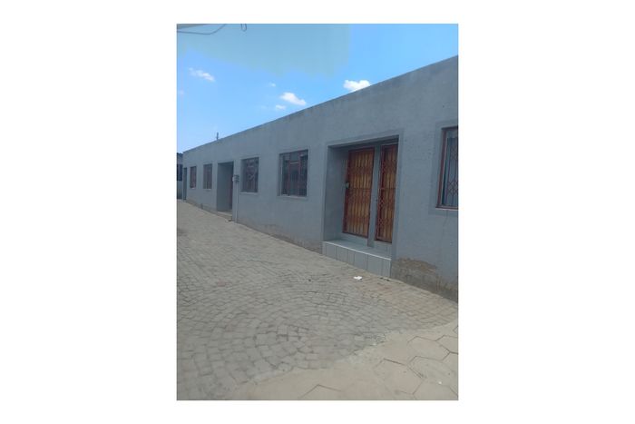 Apartment to Rent in Seshego: Water included, prepaid electricity, near main road.