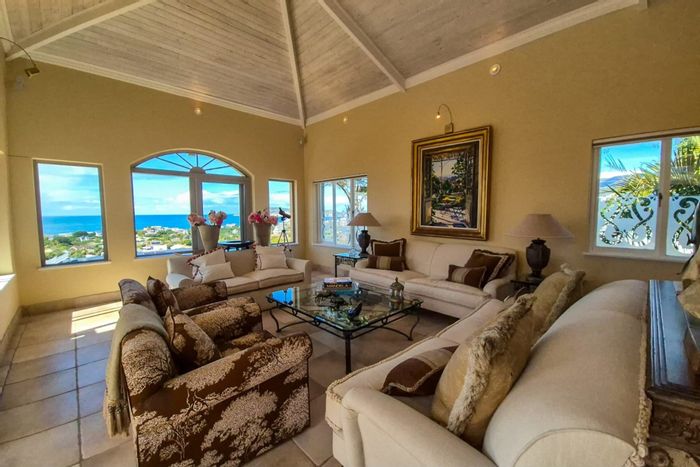 Lower Robberg House To Rent: Ocean views, entertainment area, flatlet, daily cleaning included.