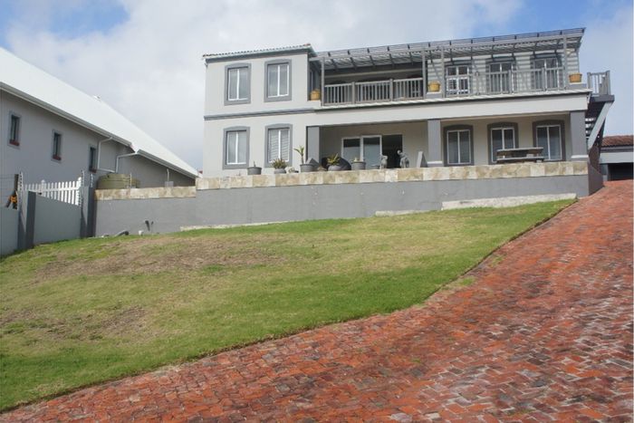 Beachview House For Sale: 5 bedrooms, sea views, garage, security features.