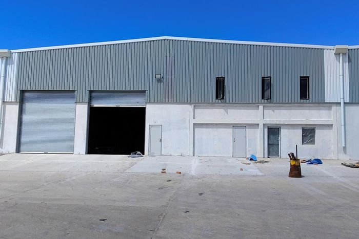 Industrial Warehouse in Sidwell To Rent: 1911sqm, offices customizable, 24hr security.