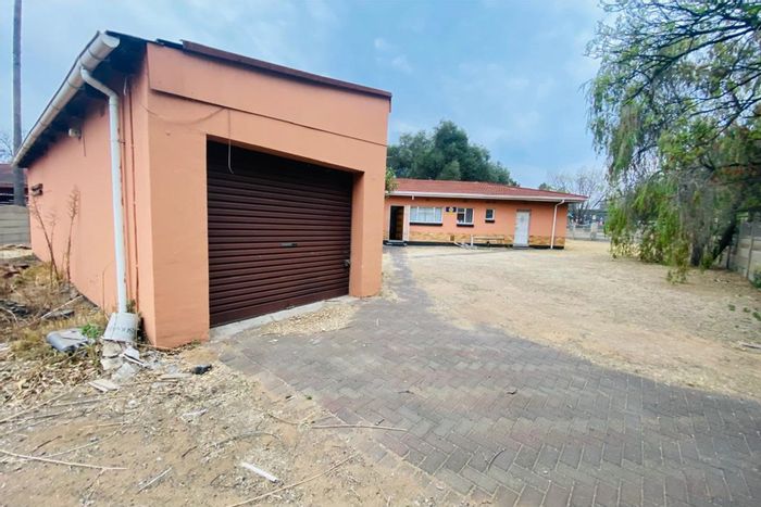 4-Bedroom House For Sale in Sasolburg Central with Spacious Yard and Amenities.