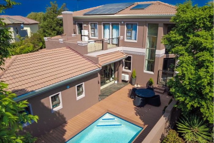 For Sale: House in Greenstone Hill with guest flat, staff quarters, and solar power.