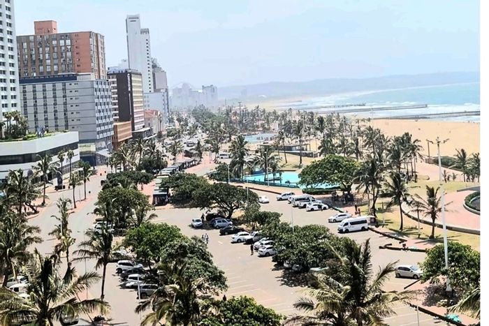 Refurbished Apartment for Sale in Durban Central with Sea Views and Amenities.