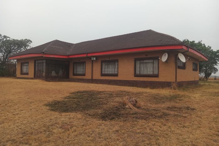 For Sale: 8.5 Hectare Farm in Elandsfontein with multiple amenities and potential.