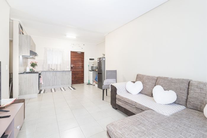 For Sale: Apartment in Bergenzicht Estate with parking, braai pit, and fiber internet.