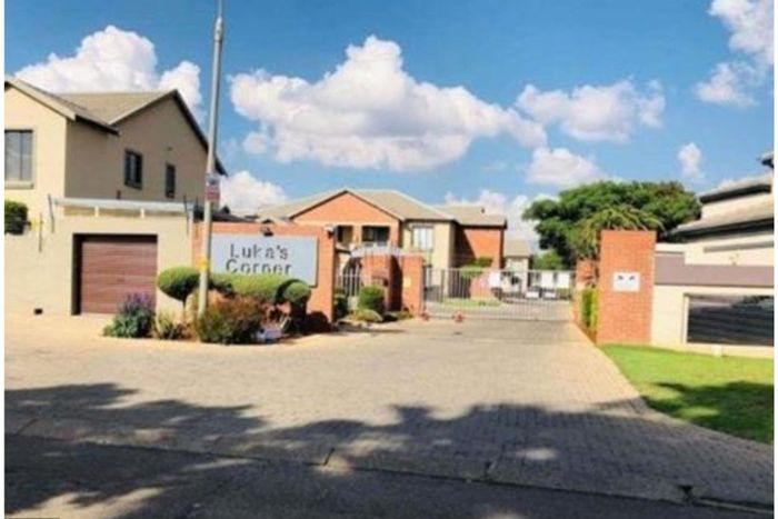 2-Bedroom townhouse to rent in Birchleigh North with security and amenities.