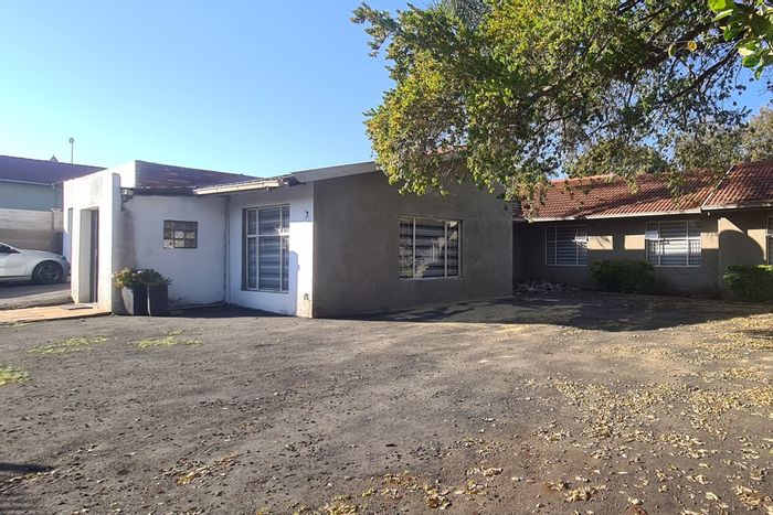 Wierda Park House For Sale: 3 beds, 2 baths, solar panels, ample parking.