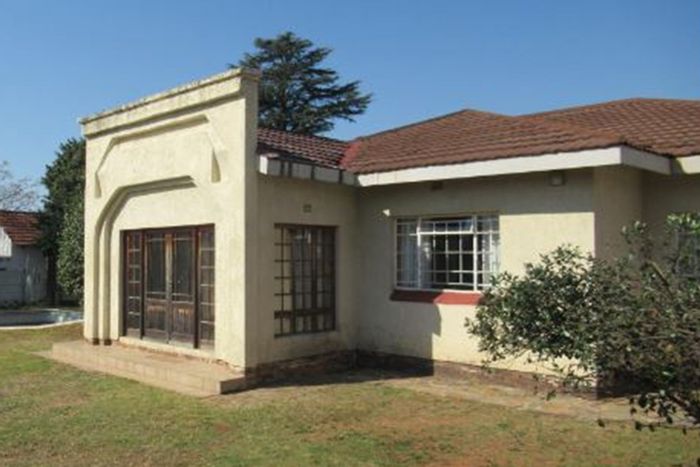 3-Bedroom House with Pool and Flatlet For Sale in Florida, Roodepoort.