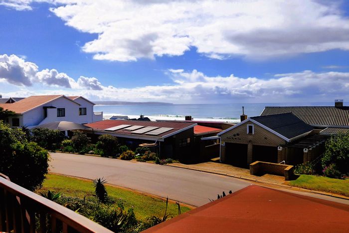 Boggomsbaai House For Sale: 4 bedrooms, sea views, outdoor braai, eco-friendly garden.