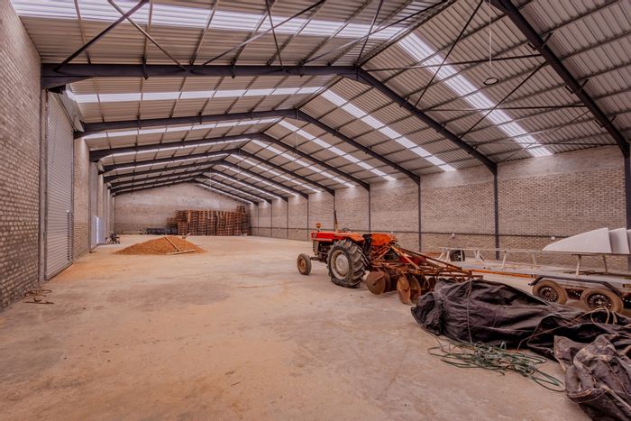 Industrial Space To Rent at De Zoete Inval: 1000m2, secure, easy access.