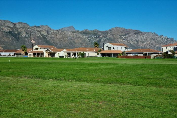 For Sale: House in Fairview Golf Estate with 3 bedrooms, golf course access.